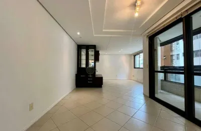 À venda | próximo ao beiramar shopping, 110 m², mobiliado, 3 quartos, sacada com churrasqueira e 2 vagas de garagem - centro, em florianópolis.