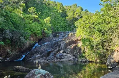 À Venda | Oportunidade em Governador Celso Ramos: Terreno com 106.934m², Cachoeira e Próximo ao Mar