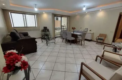 À venda | 134 m², sacada, dependência de empregada, 3 quartos e 1 vaga de garagem - Agronômica, em Florianópolis.