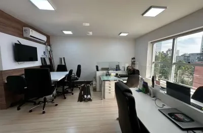 À venda |  sala comercial com 40 m² - estreito, em florianópolis.