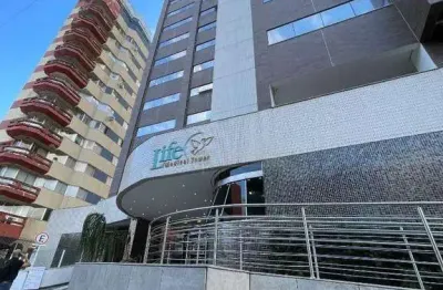 À venda | life medical tower, 77 m², sala comercial com 2 vagas de garagem - centro, em florianópolis.