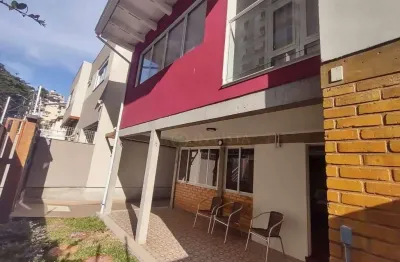 À venda | 362 m², 4 quartos (2 suítes), 2 vagas de garagem – próximo ao mcdonald's na agronômica, florianópolis