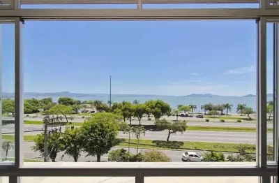 À venda | 161m²,  frente mar, 4 quartos e 2 vagas – centro, próximo ao beiramar shopping em florianópolis.