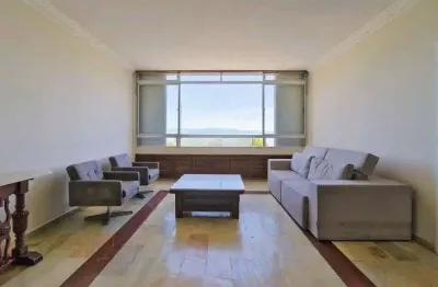 À venda | 161m²,  Frente Mar, 4 quartos e 2 vagas – Centro, próximo ao Beiramar Shopping em Florianópolis.