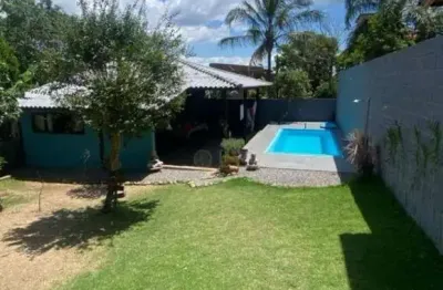 À venda | 175 m² construídos, 2 quartos, piscina privativa, churrasqueira e 2 vagas de garagem - tijuquinhas, em biguaçu.