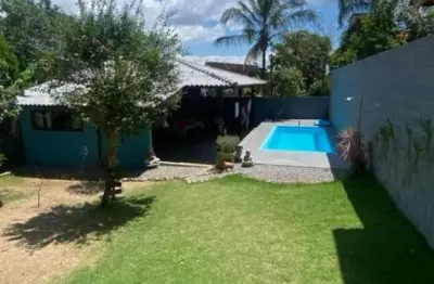 À venda | 175 m² construídos, 2 quartos, piscina privativa, churrasqueira e 2 vagas de garagem - Tijuquinhas, em Biguaçu.