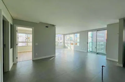 À venda | 121 m², sacada com churrasqueira, 3 quartos e 2 vagas de garagem - centro, em florianópolis.