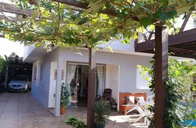 À venda | 180 m², 4 quartos, churrasqueira e 2 vagas de garagem - praia de fora, palhoça/sc.