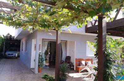 À venda | 180 m², 4 quartos, churrasqueira e 2 vagas de garagem - praia de fora, palhoça/sc.