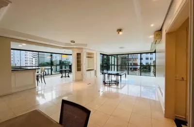 À venda | 229,70 m², 4 quartos, sacada com churrasqueira e 3 vagas de garagem -Centro de Florianópolis, próximo ao Beiramar Shopping.