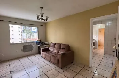 À venda | 97 m², 3 quartos, andar alto e 1 vaga de garagem – próximo à ponte hercílio luz, no centro.