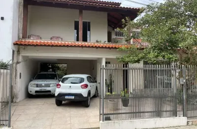 À venda | 213 m², 4 quartos, edícula e 4 vagas - balneário do estreito.