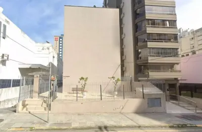 À venda | 2 quartos, térreo e 1 vaga de garagem - centro de florianópolis.
