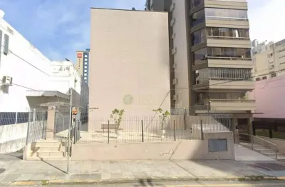 À venda | 2 quartos, térreo e 1 vaga de garagem - centro de florianópolis.