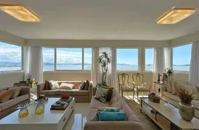 À venda | Duplex, 377 m², Terraço Privativo, Vista Mar, 3 quartos e 3 vagas - Próximo ao Colégio Catarinense, Centro de Florianópolis.