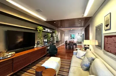 À venda | 129 m², mobiliado, alto padrão, 2 suítes, sacada com churrasqueira e 2 vagas - bairro agronômica, florianópolis.