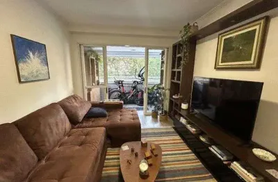 À venda | 126 m², sacada, 3 quartos, mobiliado e 1 vaga - próximo ao colégio catarinense, a 1 quadra da av. beira mar norte, em florianópolis.