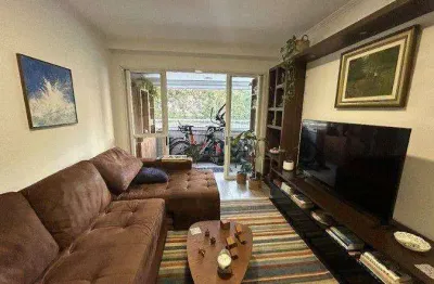 À venda | 126 m², sacada, 3 quartos, mobiliado e 1 vaga - Próximo ao Colégio Catarinense, a 1 quadra da Av. Beira Mar Norte, em Florianópolis.