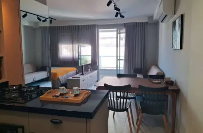 À venda | studio de 43 m², sacada, vista mar e 1 vaga - estreito, florianópolis.