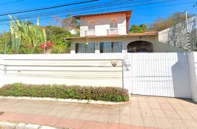 Á venda | 5 quartos, piscina, espaço gourmet com churrasqueira - em coqueiros