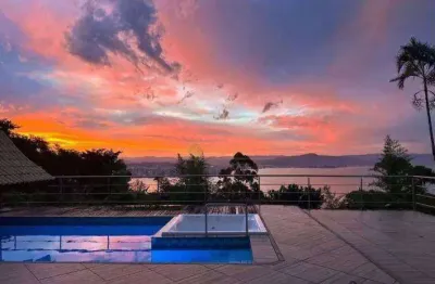 À venda |  420 m², piscina privativa, vista mar, 4 quartos - morro da cruz, em florianópolis.