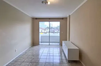 Locação | 65 m², semi mobiliado, sacada, 2 quartos e 1 vaga - capoeiras, em florianópolis.