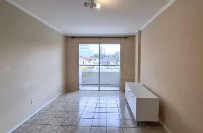 Locação | 65 m², semi mobiliado, sacada, 2 quartos e 1 vaga - capoeiras, em florianópolis.