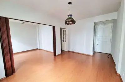À venda | 83 m², 3 quartos, semi mobiliado e 1 vaga de garagem – próximo à ponte hercílio luz, no centro.
