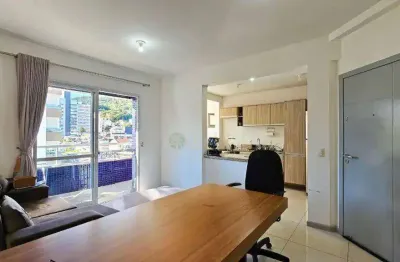 À venda | 77 m², semi mobiliado, sacada com churrasqueira, 2 quartos e 2 vagas - itacorubi, em florianópolis.