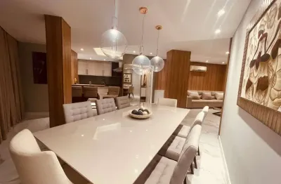 Mobiliada, 4 suítes, terraço privativo com piscina e 3 vagas na Cachoeira do Bom Jesus - À venda em Florianópolis