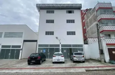 Locação | galpão comercial de 500 m² com 3 andares e 6 vagas - jardim atlântico, em florianópolis.