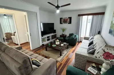 À venda | 360 m², 3 quartos, Edícula com churrasqueira e piscina, 4 vagas - Balneário do Estreito, em Florianópolis.