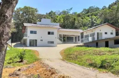 À venda | casa com 200 m², terreno de 40.500 m², 3 quartos e 10 vagas - são pedro de alcântara.