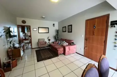 À venda | 117 m², Andar Alto, 4 quartos, Semi Mobiliado e 1 vaga - Centro, em Florianópolis.