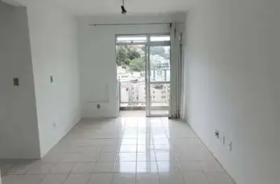À venda | 60 m², sacada, 2 quartos e 1 vaga - carvoeira, em florianópolis.