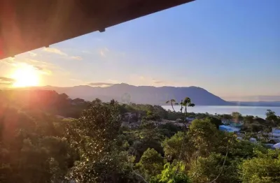 À venda | casa de 210 m², vista mar, 3 quartos, varanda gourmet e 2 vagas - ribeirão da ilha, em florianópolis.