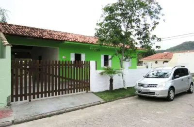 À venda | casa de 120 m², varanda com churrasqueira, 3 quartos e 8 vagas - praia do campeche, em florianópolis.