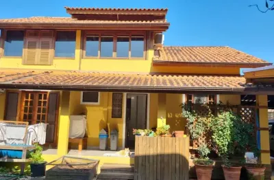 À venda | 290 m², 4 quartos, piscina privativa e 5 vagas - rio tavares, em florianópolis.