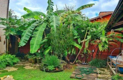 À venda | 290 m², 4 quartos, Piscina Privativa e 5 vagas - Rio Tavares, em Florianópolis.