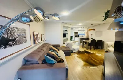 À venda | apartamento de 3 quartos mobiliado, 108 m², churrasqueira e 2 vagas - centro, em florianópolis.