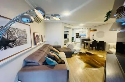 À venda | apartamento de 3 quartos mobiliado, 108 m², churrasqueira e 2 vagas - centro, em florianópolis.