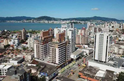 À venda | apartamento de 2 quartos, 84 m², sacada com churrasqueira e 2 vagas - estreito, em florianópolis.