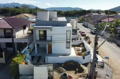 À venda | Casa de 2 quartos, Sacada e 1 vaga - Forquilhas, em São José!