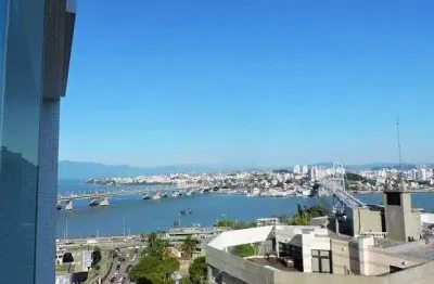 Apartamento com 3 quartos à venda, Sacada com Churrasqueira e Vista Mar, 2 vagas - Centro, em Florianópolis.