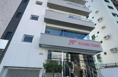 Apartamento com 2 suítes à venda em Florianópolis, Sacada e 1 vaga - Bairro Centro, próximo à Av. Rio Branco.