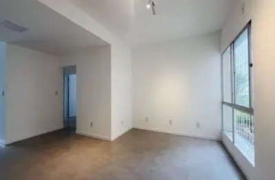 Apartamento com 3 quartos à venda em florianópolis, reformado e 1 vaga de garagem - bairro agronômica, próximo ao angeloni.