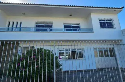 Casa com 3 quartos à venda em Florianópolis, Terraço, Churrasqueira e 3 vagas - Bairro Jardim Atlântico.