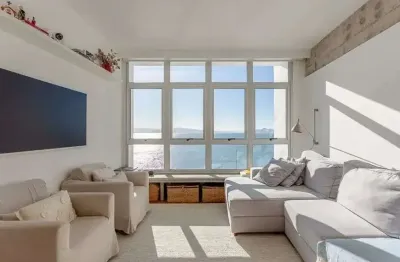 Apartamento frente mar com 3 quartos à venda em florianópolis, mobiliado e decorado e 1 vaga de garagem - bairro centro, na av. beira mar norte.