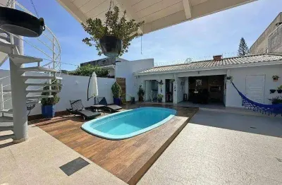 Casa com 3 quartos à venda em Florianópolis, Churrasqueira, Piscina e 3 vagas - Bairro Balneário do Estreito.