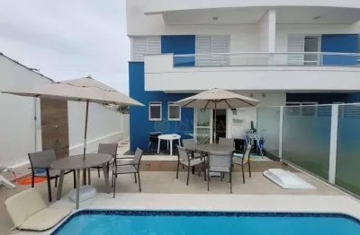 Casa com 3 quartos à venda em Florianópolis! Piscina Privativa, Semi Mobiliado e 2 vagas - Praia da Daniela.